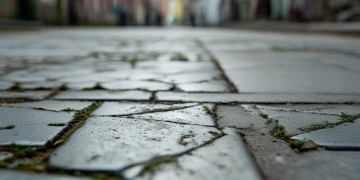 物业拆地砖算违法吗？